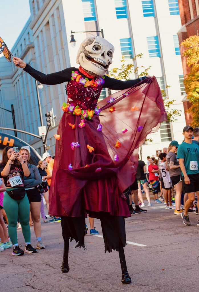 Street performer after the Day of the Dead 5k